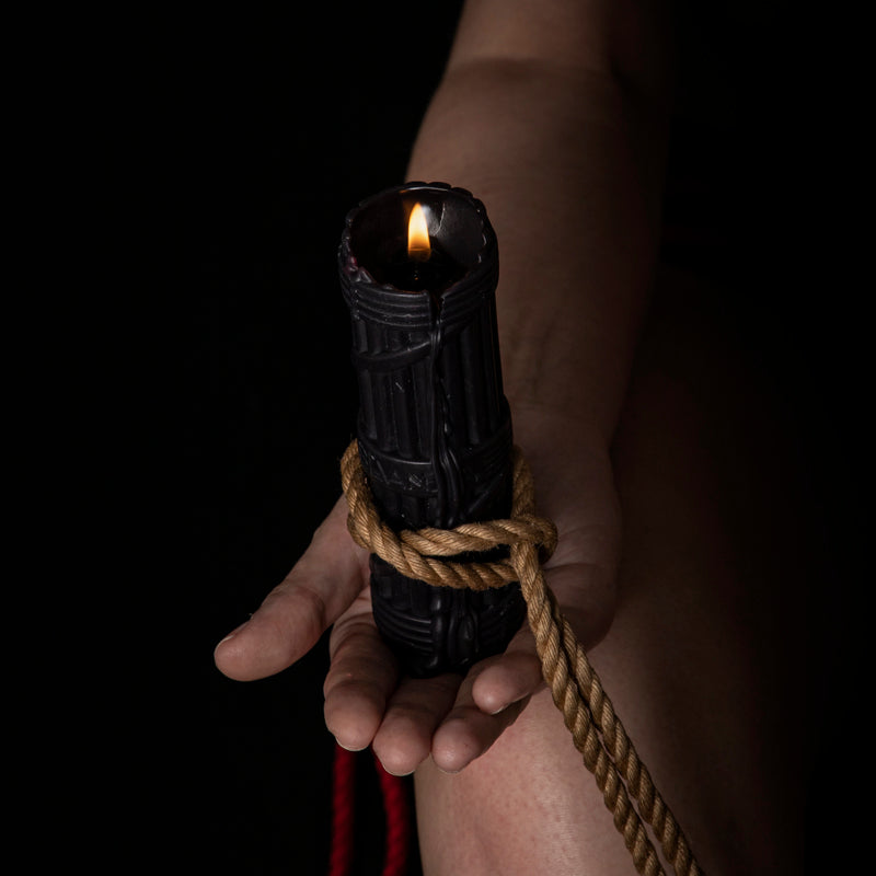 Close-up of melted wax tip and wick texture – Velalace